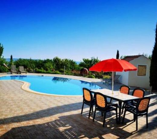 5 bedrooms house with private pool enclosed garden and wifi at Paphos