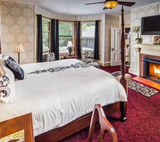 Stonehurst Manor Including Breakfast and Dinner