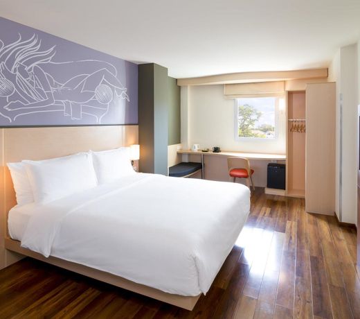 ibis Vientiane Nam Phu