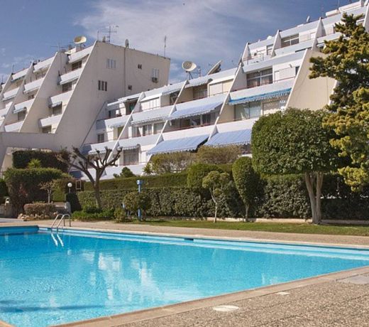 3 Bedroom Apartment + Sea View + 150m to the Beach