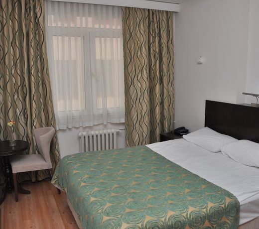 Adapalas Hotel