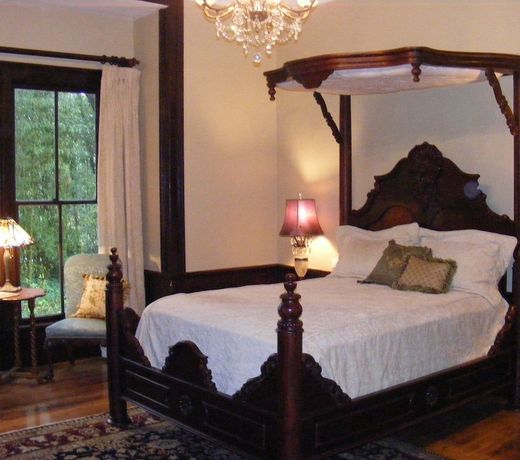 Adair Manor Bed & Breakfast
