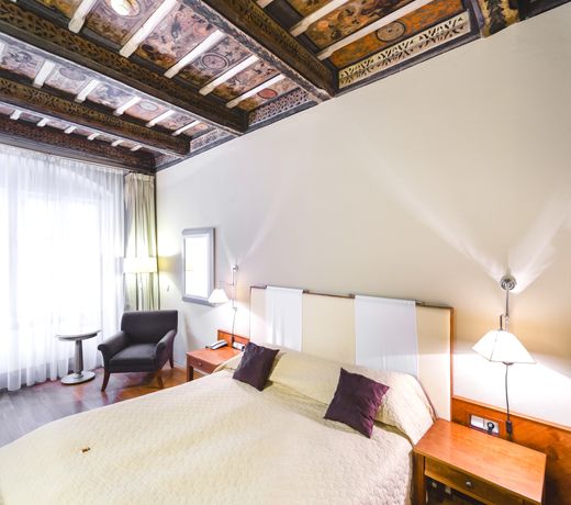 The Golden Wheel Hotel