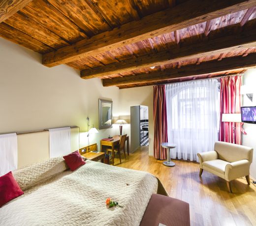 The Golden Wheel Hotel