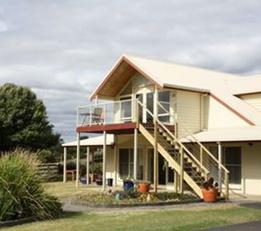 Logans Beach Whale Nursery Apartments - The Loft