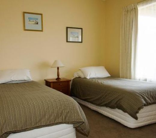 Logans Beach Whale Nursery Apartments - The Loft
