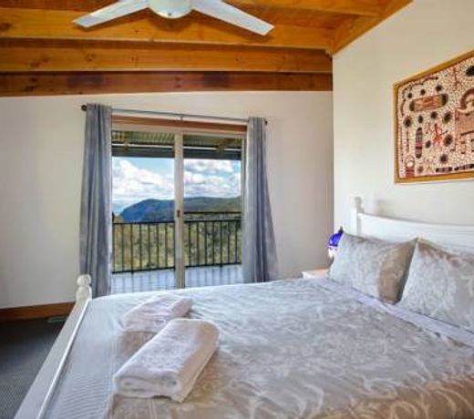 Narrow Neck Lodge