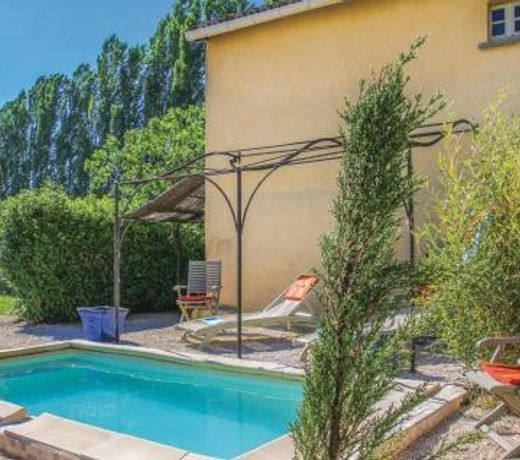 Stunning home in Pont Saint Esprit with 2 Bedrooms, WiFi and Outdoor swimming pool