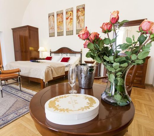 HOTEL MODRA RUZE