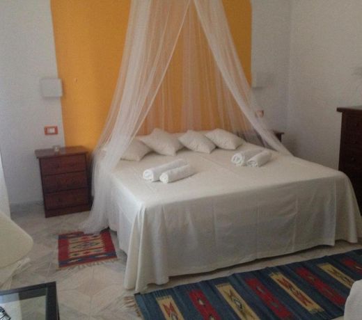 BeeClaire Guest House