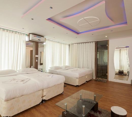 Boomerang Beach Resort