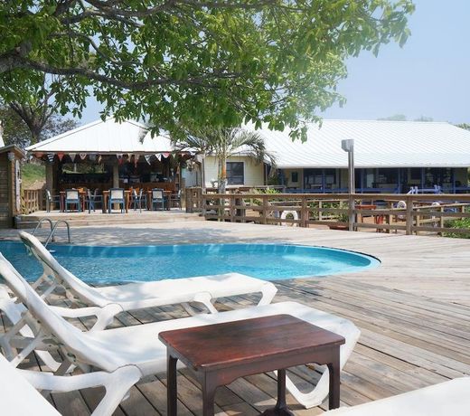Roatan Yacht Club