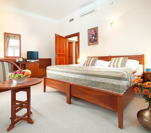 Amigo City Centre Hotel