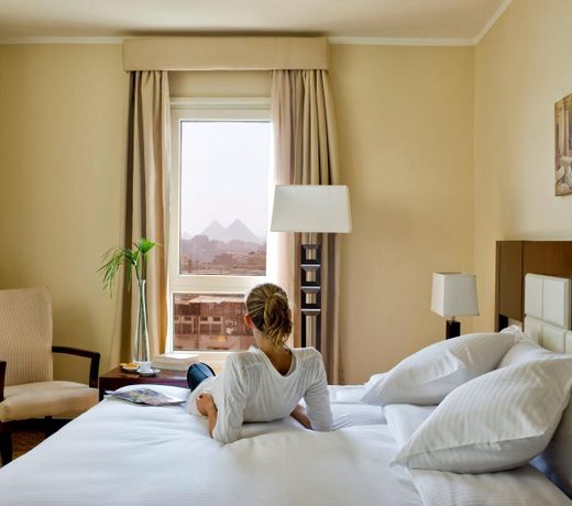 BarcelÃ³ Cairo Pyramids