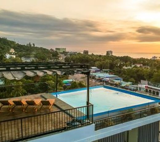 Golden Daisy Hotel