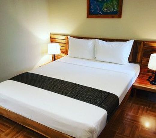 Golden Daisy Hotel