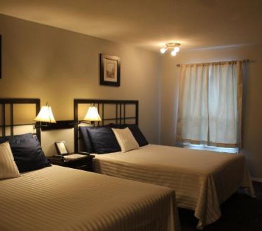 Lakeside Villa Inn & Suites