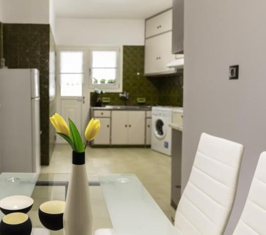 Tranquil Central Apt, behind Athens Caravel Area