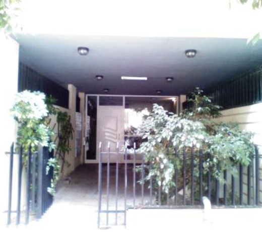 Tranquil Central Apt, behind Athens Caravel Area