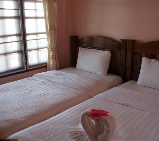 Bann Lamoonaoonkhong Hotel