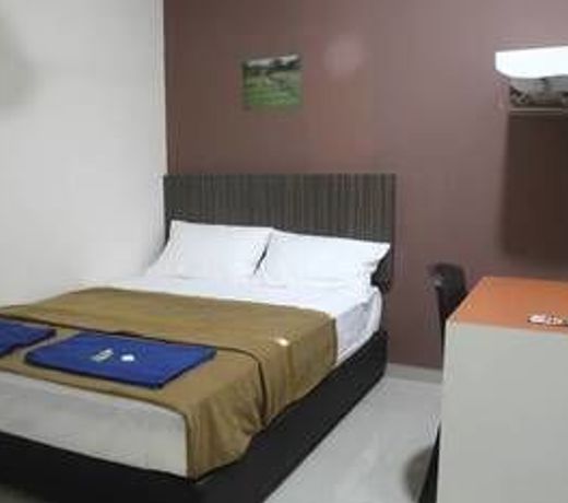 OYO 89985 Js Hotel