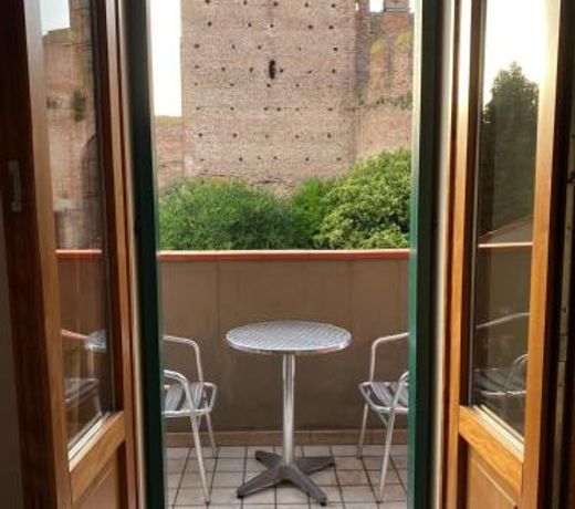 Sotto le mura