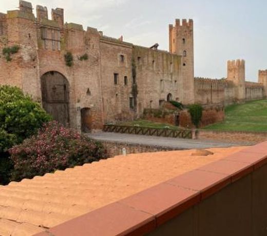 Sotto le mura
