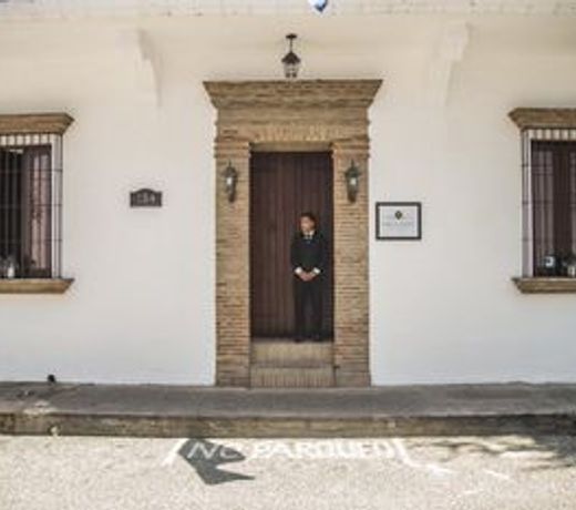 Colonial 154 H Boutique
