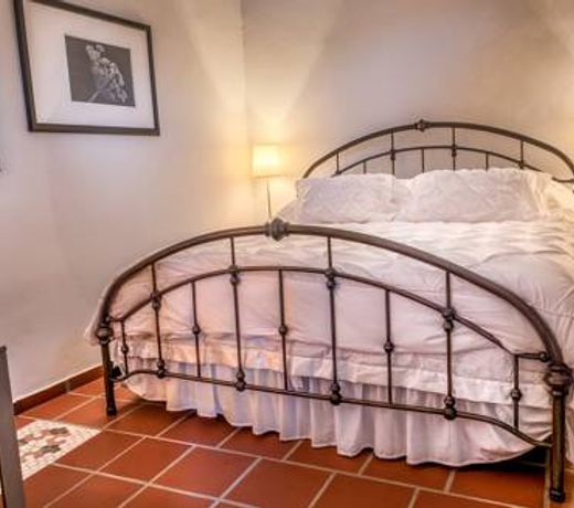 Colonial 154 H Boutique