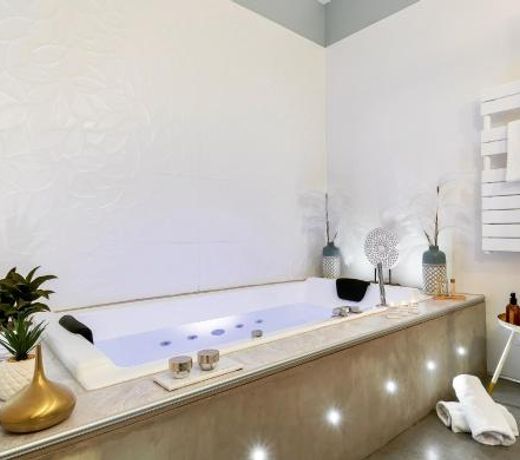Host inn Lyon - Appartement de Luxe aux Terreaux & Jacuzzi