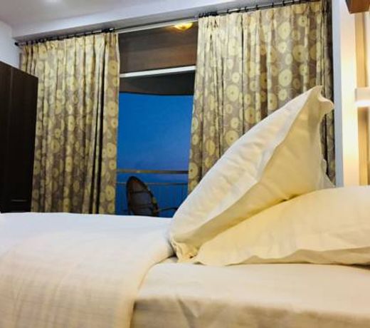 The Cliff Resort, Munnar