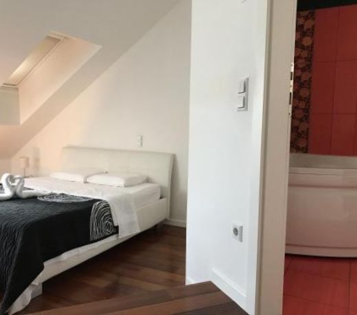 Room DeLuxe