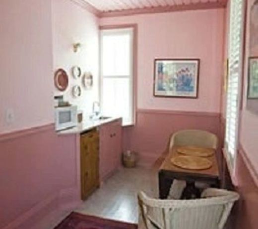 Anne Hathaway's Cottages and Garden Suites