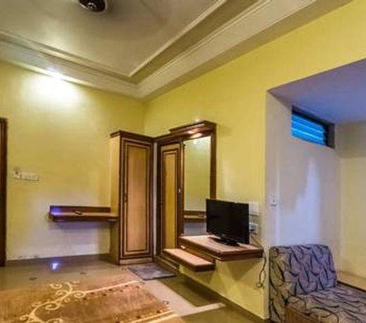 Hotel Sunrise Palace By Sky Stays
