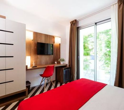 Dan Hotel