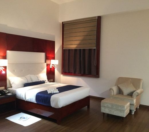 Golden Tulip Headington Ruwi