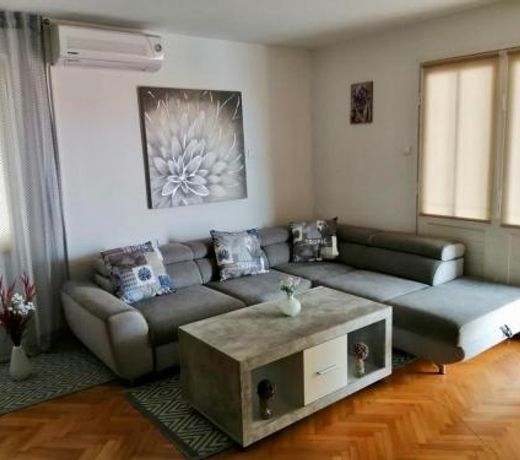 Apartment & Rooms Laura