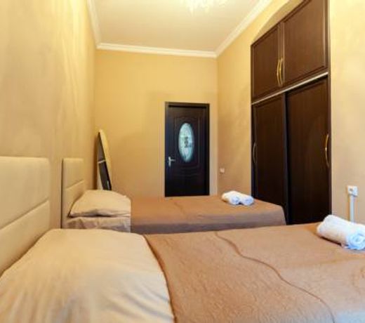 Yard-11 Hotel