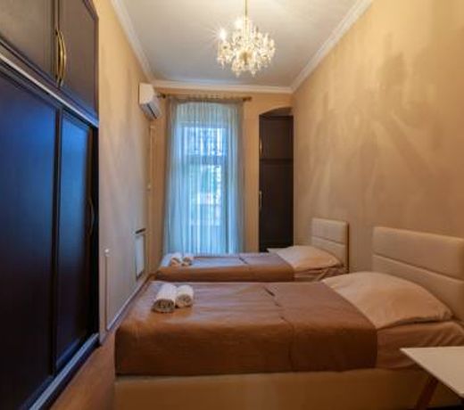 Yard-11 Hotel