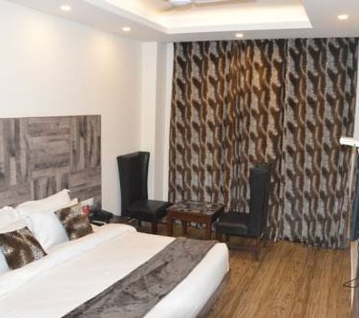Hotel Seven Oaks