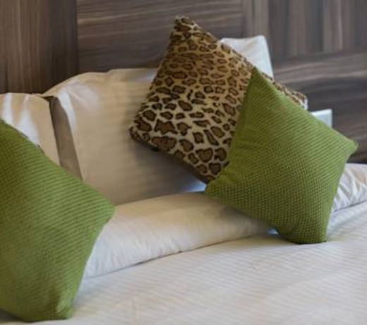 Hotel Seven Oaks