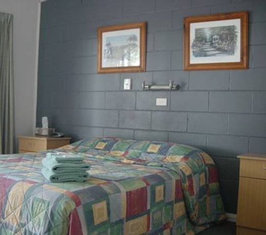 Greenacres Motel / Van Park