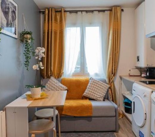 Cosy Home - PantinSmile
