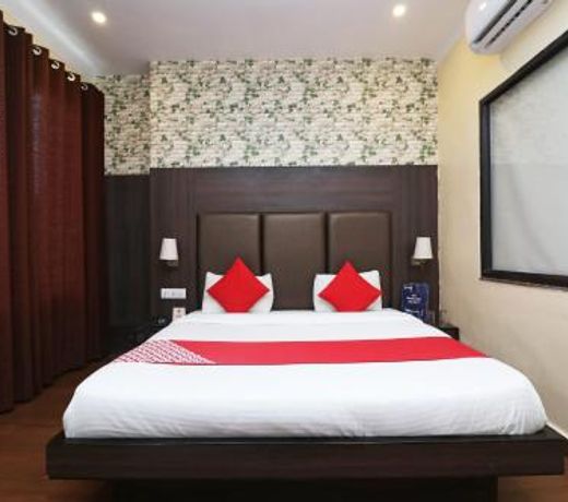 OYO 8905 Hotel Tapastali
