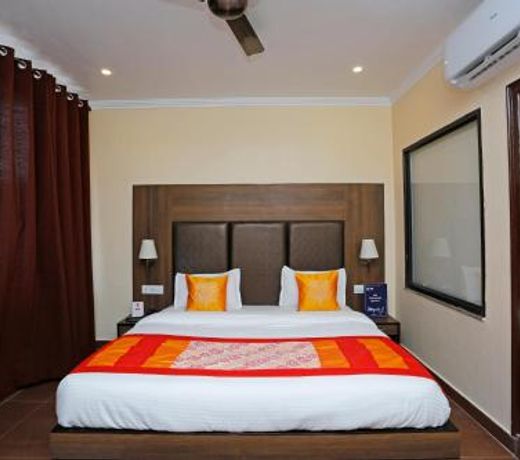 OYO 8905 Hotel Tapastali
