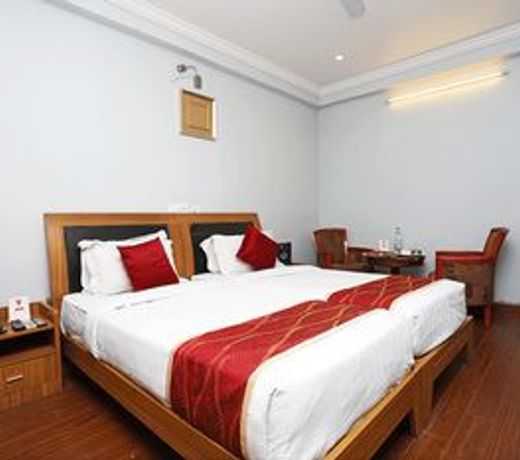 OYO 7552 Hotel Sky Grand
