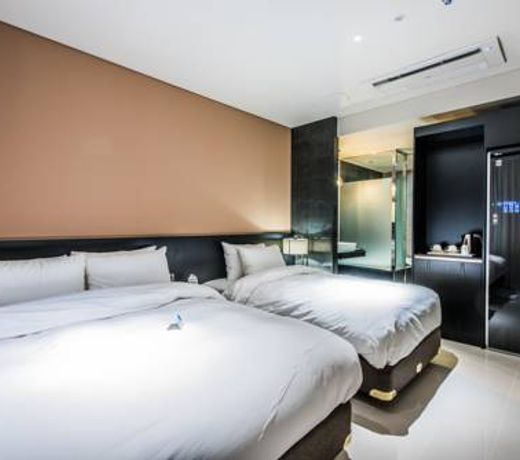 Rivertain Hotel