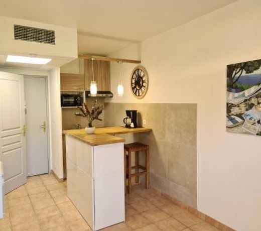 Studio meublé face au golf