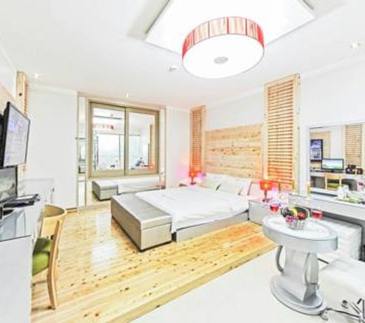 VIP Hotel