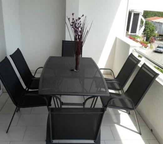 Apartman Mira- Omis